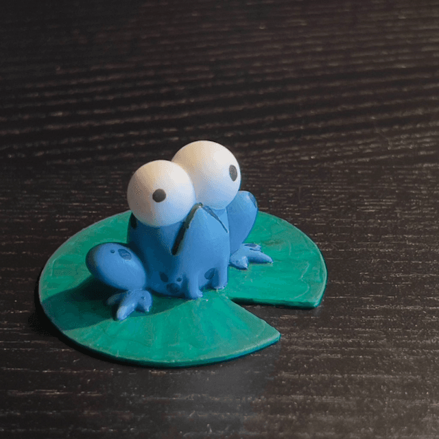 Grenouille bleue boudeuse